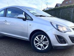 Grijs, metallic lak Gebruikt 2014 Opel Corsa Business Hatchback | € 3.999 (Eerlijke prijs)