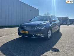 Blauw, metallic lak Gebruikt 2014 VW Passat Highline Stationwagen | € 7.745 (Goede deal)