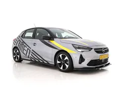 Quartz grey / black roof (grijs metallic) Gebruikt 2022 Opel Corsa-e Edition Hatchback | € 18.945 (Eerlijke prijs)
