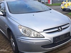 Grijs Gebruikt 2004 Peugeot 307 CC Cabriolet | € 500 (Goede deal)