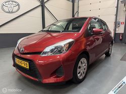 Rood Gebruikt 2014 Toyota Yaris Hatchback | € 11.750 (Eerlijke prijs)