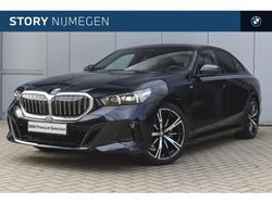Carbonschwarz (donker zwart metallic) Gebruikt 2024 BMW 530e Executive Sedan | € 62.450