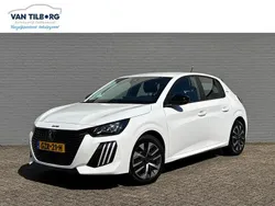 Wit Nieuw 2025 Peugeot 208 Style Hatchback | € 21.900 (Super prijs)