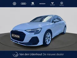 Wit, metallic lak Gebruikt 2024 Audi A3 Comfort Sedan | € 36.950 (Eerlijke prijs)