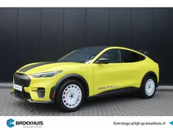 Geel Nieuw 2024 Ford Mustang Mach-E SUV | € 70.750