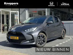 Grijs Gebruikt 2023 Toyota Yaris Hybrid Hatchback | € 23.900 (Eerlijke prijs)