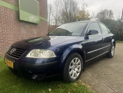 Blauw Gebruikt 2004 VW Passat Sedan | € 1.995 (Eerlijke prijs)