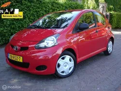 Rood Gebruikt 2011 Toyota Aygo Hatchback | € 3.649 (Eerlijke prijs)