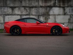 Rood Gebruikt 2010 Ferrari California Cabriolet | € 132.950