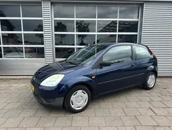 Blauw, metallic lak Gebruikt 2004 Ford Fiesta Style Hatchback | € 999 (Eerlijke prijs)