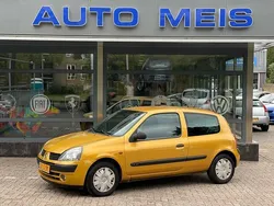 Geel, metallic lak Gebruikt 2003 Renault Clio II Expression Hatchback | € 1.995 (Eerlijke prijs)