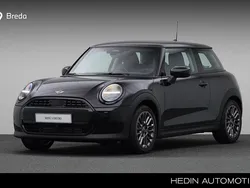 Zwart Nieuw 2025 Mini Cooper Essential Hatchback | € 39.595