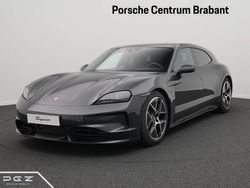 Vulkaangrijs metallic Gebruikt 2024 Porsche Taycan Sport Turismo Sedan | € 145.613 (Super prijs)