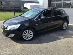 Zwart Gebruikt 2012 Opel Astra Cosmo Hatchback | € 4.999 (Iets duurder)