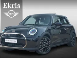 Zwart Gebruikt 2024 Mini Cooper Favoured Hatchback | € 35.950