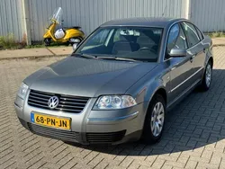 Grijs Gebruikt 2004 VW Passat Sedan | € 2.250
