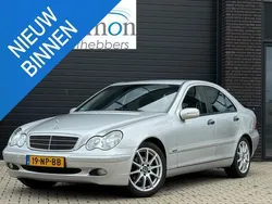 Grijs, metallic lak Gebruikt 2004 Mercedes C180 Classic Sedan | € 4.500 (Iets duurder)