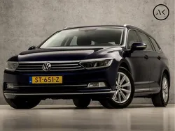 Blauw, metallic lak Gebruikt 2018 VW Passat Highline Stationwagen | € 17.945 (Eerlijke prijs)