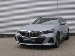 Grijs Nieuw 2025 BMW 530e M Sport Stationwagen | € 79.782 (Super prijs)