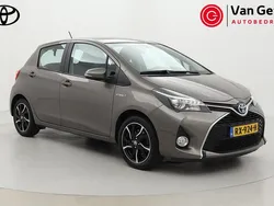 Grijs Gebruikt 2016 Toyota Yaris Hybrid Hatchback | € 14.499 (Eerlijke prijs)