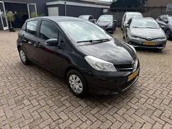 Zwart Gebruikt 2013 Toyota Yaris Hatchback | € 7.250 (Eerlijke prijs)