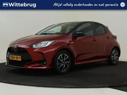 Rood Gebruikt 2020 Toyota Yaris Hybrid Style Hatchback | € 20.725 (Eerlijke prijs)