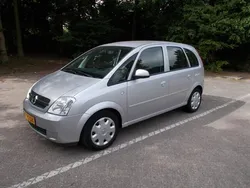 Grijs Gebruikt 2005 Opel Meriva Enjoy MPV | € 1.950 (Eerlijke prijs)