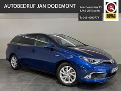 Blauw Gebruikt 2018 Toyota Auris Hybrid Executive Hatchback | € 17.900 (Eerlijke prijs)