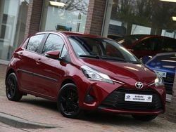 Rood (metallic) Gebruikt 2017 Toyota Yaris Hatchback | € 12.950 (Goede deal)