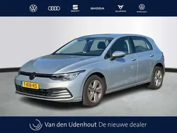 Grijs Gebruikt 2023 VW Golf VIII Life Hatchback | € 25.950 (Eerlijke prijs)