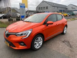 Oranje Gebruikt 2021 Renault Clio V Business Hatchback | € 16.950 (Super prijs)