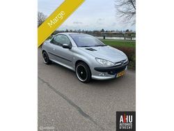 Grijs Gebruikt 2001 Peugeot 206 CC Cabriolet | € 1.250 (Eerlijke prijs)
