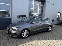 Grijs Gebruikt 2019 Mercedes B200 MPV | € 21.950 (Eerlijke prijs)