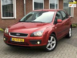Oranje Gebruikt 2007 Ford Focus Hatchback | € 3.999 (Iets duurder)