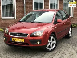 Oranje Gebruikt 2007 Ford Focus Hatchback | € 3.999 (Eerlijke prijs)