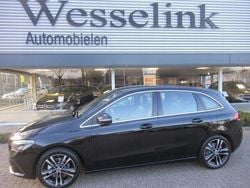 Zwart Gebruikt 2020 Mercedes B200 Business MPV | € 29.450 (Eerlijke prijs)