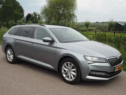 Grijs Gebruikt 2020 Skoda Superb Ambition Stationwagen | € 27.250