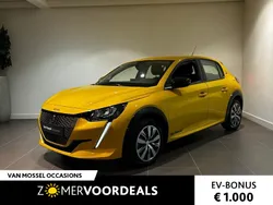 Geel Gebruikt 2023 Peugeot e-208 Style Hatchback | € 34.840