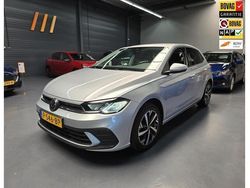 Grijs Gebruikt 2022 VW Polo Life Hatchback | € 17.995 (Eerlijke prijs)