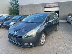 Grijs Gebruikt 2010 Peugeot 5008 Premium MPV | € 2.999