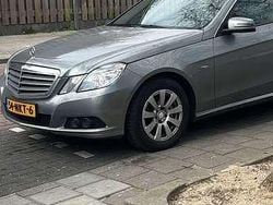 Grijs Gebruikt 2010 Mercedes E220 Sedan | € 9.500 (Eerlijke prijs)