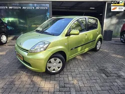 Groen, metallic lak Gebruikt 2007 Daihatsu Sirion Hatchback | € 2.350 (Iets duurder)