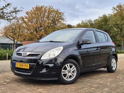 Zwart (metallic) Gebruikt 2012 Hyundai i20 Hatchback | € 3.399 (Super prijs)