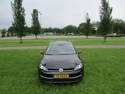 Zwart, metallic lak Gebruikt 2017 VW Golf VII R Stationwagen | € 17.500 (Eerlijke prijs)