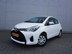 Wit Gebruikt 2016 Toyota Yaris Hatchback | € 10.950 (Eerlijke prijs)