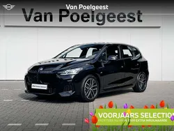 Zwart, metallic lak Gebruikt 2023 BMW 220 Active Tourer M Sport MPV | € 38.900 (Eerlijke prijs)