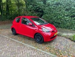Rood Gebruikt 2007 Toyota Aygo Hatchback | € 1.750 (Eerlijke prijs)