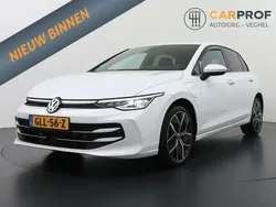 Wit Gebruikt 2024 VW Golf VIII Edition Hatchback | € 37.995 (Iets duurder)