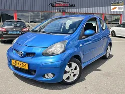 Blauw, metallic lak Gebruikt 2010 Toyota Aygo Hatchback | € 2.299 (Iets duurder)