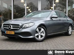 Grijs, metallic lak Gebruikt 2016 Mercedes E200 Avantgarde Sedan | € 27.950 (Iets duurder)